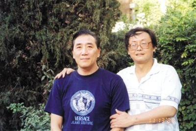 上个世纪九十年代末，黄频捷（左）和姚世仁在北京的合影。