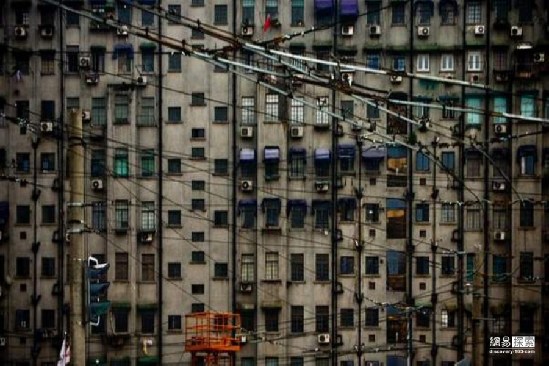 住在中国:房价比天高 蜗居如蚁穴
