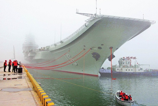 资料图：辽宁舰航母靠泊在航母军港内的场景。