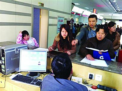 青岛二手房迎来最后的疯狂 4000人排队 青岛二手房迎来最后的疯狂 4000人排队