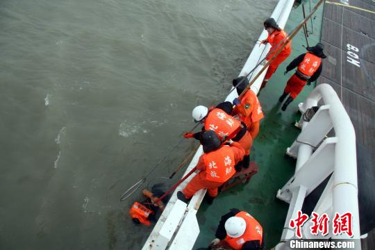 渤海集装箱船沉船 14人落水12人遇难