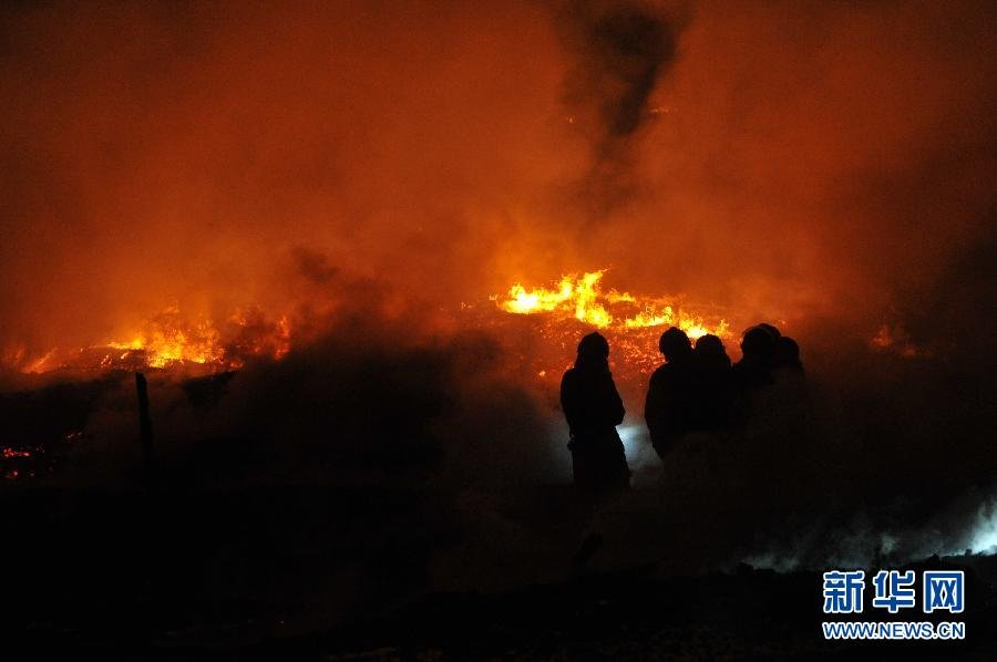 西安东郊木材厂突发火灾 过火面积1000平米
