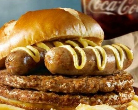 麦当劳在中国推出新汉堡 美媒吐槽肉太多