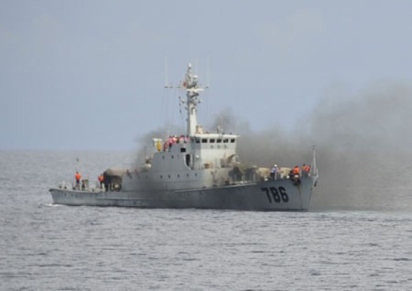 中方回应海军向越南渔船开枪:必要、正当
