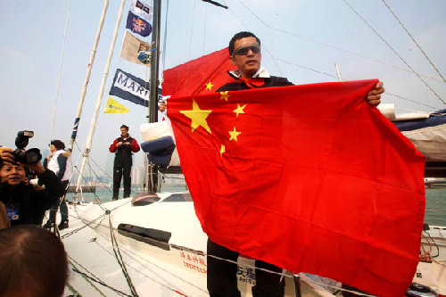 Chinese sailor Guo Chuan sets off his world sailing from Qingdao, Shandong province, in this Nov 18, 2012file photo. 