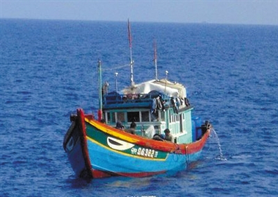进入中国西沙海域进行非法作业的越南渔船QNg96382。