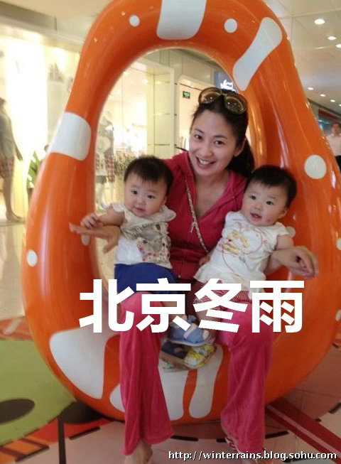 央视美女主播陈蓓蓓两岁双胞胎女儿