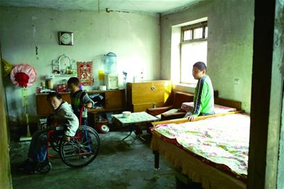 青岛血友病患者:一次触碰血流不止 常致残截肢 青岛血友病患者:一次触碰血流不止 常致残截肢