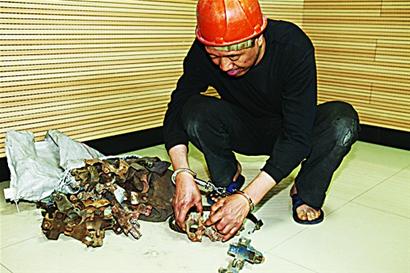 湖南男子化装建筑工进入工地作案被警方抓获 湖南男子化装建筑工进入工地作案被警方抓获