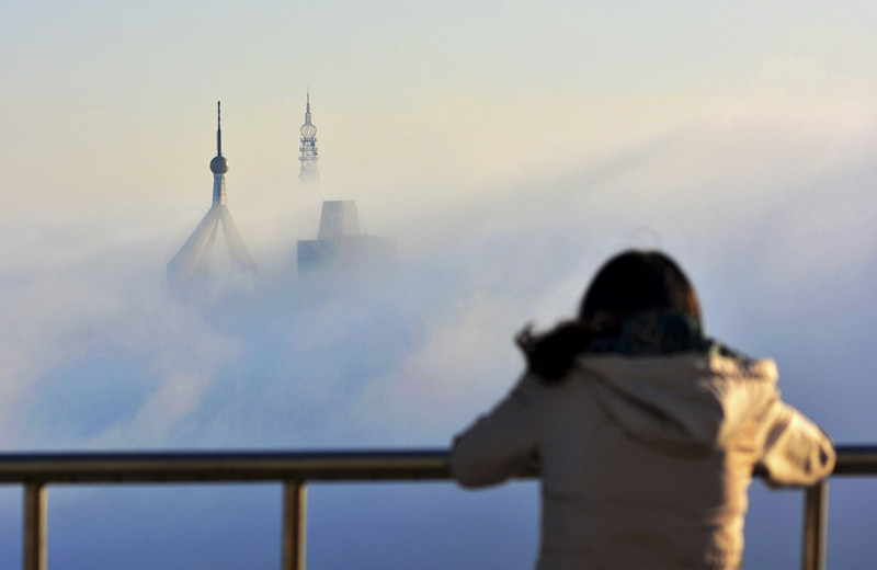 青岛现平流雾 让城市变仙境
