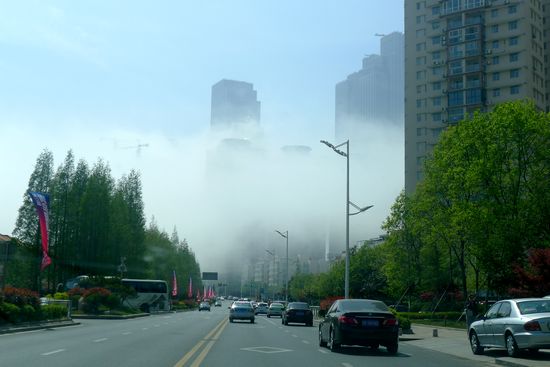 岛城现平流雾奇观