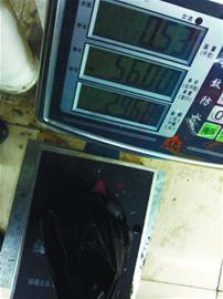 螃蟹刚松绑海鲜又上套:塑料袋150克一只 螃蟹刚松绑海鲜又上套:塑料袋150克一只