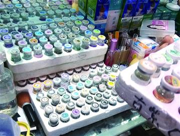 台东夜市充斥三无美瞳 大学女生戴后变兔子眼 台东夜市充斥三无美瞳 大学女生戴后变兔子眼