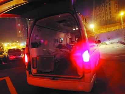 女儿高烧不退抽搐 暴躁家长挥拳打伤医生 女儿高烧不退抽搐 暴躁家长挥拳打伤医生