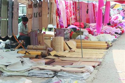 市场蚕丝被质量良莠不齐 小心遇上掺丝被 市场蚕丝被质量良莠不齐 小心遇上掺丝被
