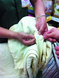 市场蚕丝被质量良莠不齐 小心遇上掺丝被 市场蚕丝被质量良莠不齐 小心遇上掺丝被