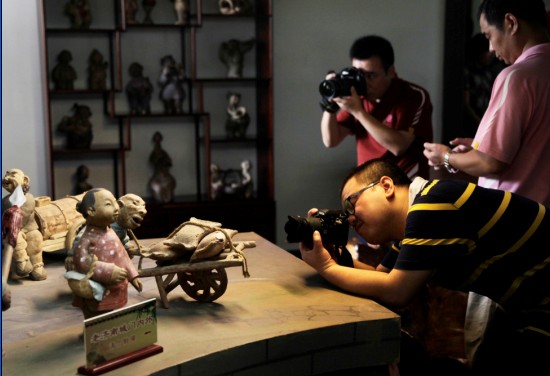 明湖美景惹人流连 半城湖光济南似江南