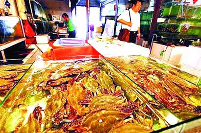 南山市场海鲜短秤成风 11斤鲳鱼少给两斤
