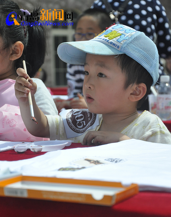 百名小画家描绘青岛印象 童博会绘衫比赛启动