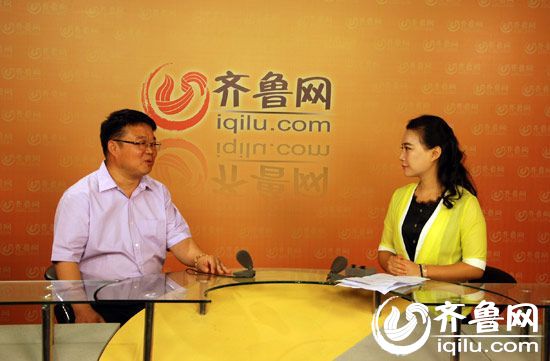 山东世纪金榜书业有限公司董事长张泉做客齐鲁网演播室。