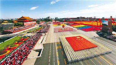 2009年，国庆60周年阅兵在北京举行。这是中国第14次、也是新世纪的第一次阅兵。