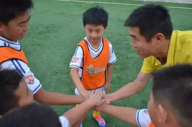 青岛足球夏令营全城火热招募中 家有足球小将