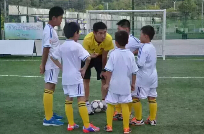青岛足球夏令营全城火热招募中 家有足球小将