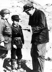 毛泽东和小八路战士谈话