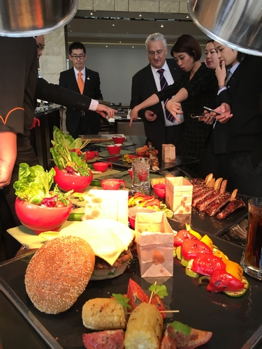 青岛紫玥铂尔曼酒店全城搜索超级大胃王