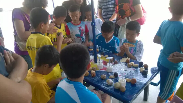 乔伦体育少儿足球冬令营开课啦!