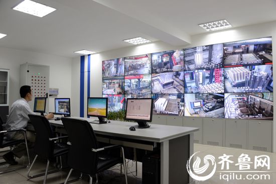 筒子纱染色数字化车间中控室