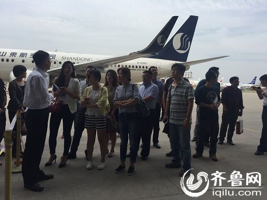 “创新发展看鲁企”活动一行走进山东航空集团