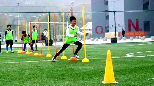 2016乔伦体育少儿足球夏令营开课喽