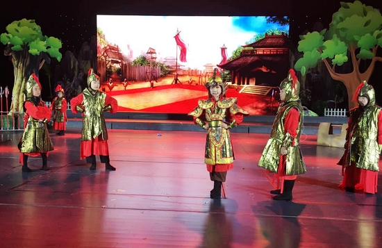 加油亲子岛打造首部传统文化儿童剧《花木兰》青岛上演