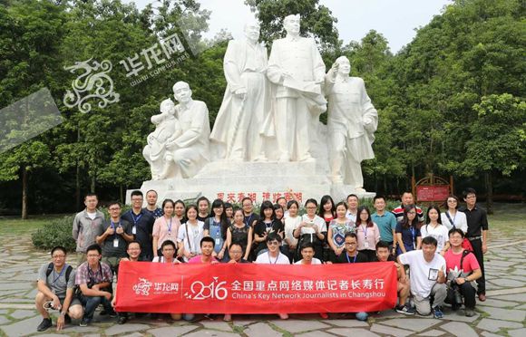 游十里柚乡赏沙田寿果 网媒记者要和柚子来个亲密接触 游十里柚乡赏沙田寿果 网媒记者要和柚子来个亲密接触