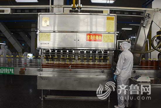 全国网媒记者探秘鲁花花生油“炼成记” 全国网媒记者探秘鲁花花生油“炼成记”