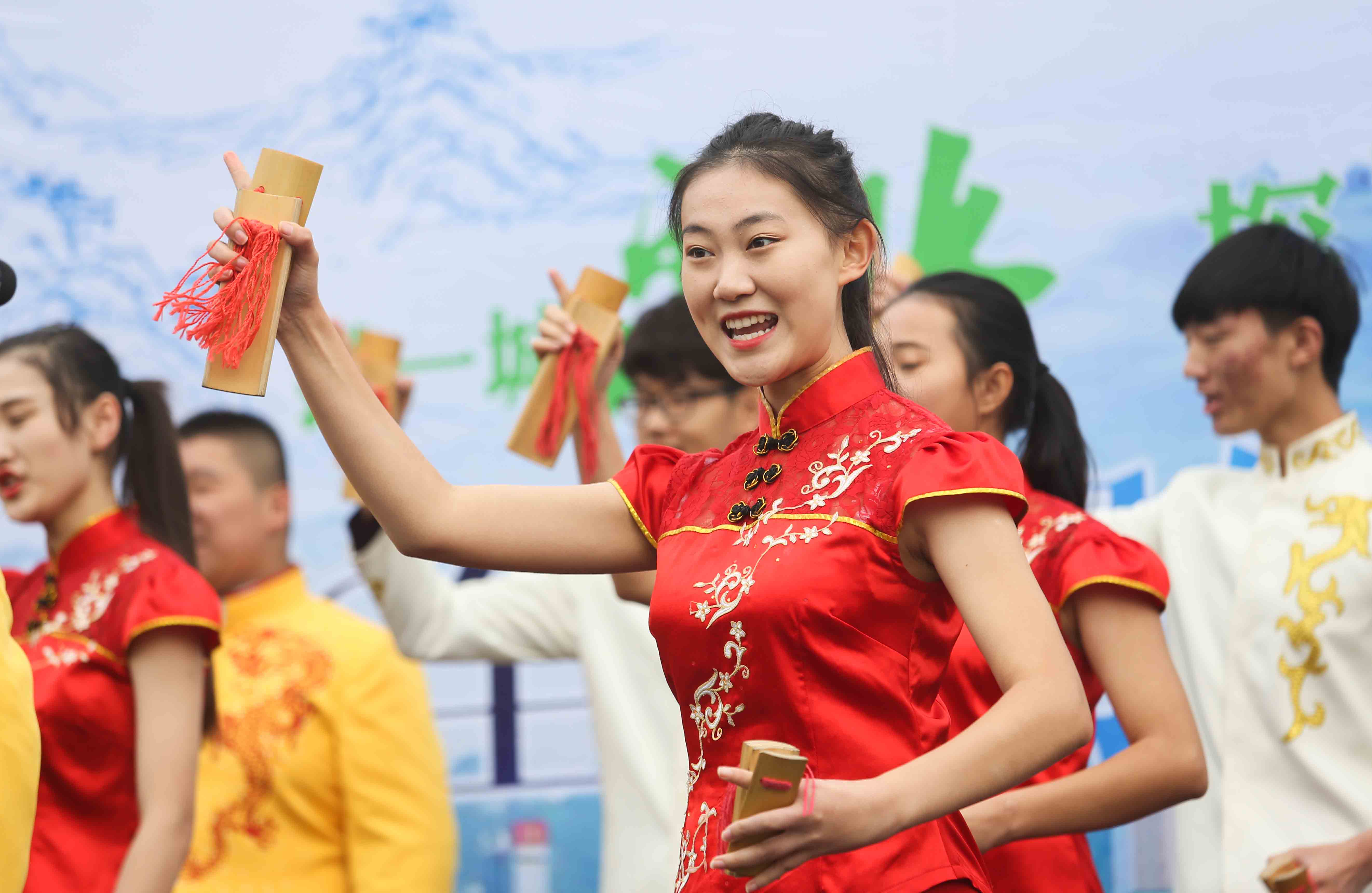 “揽一城泉水探四个中心” 2016年全国网媒济南行启动 - 青岛新闻网