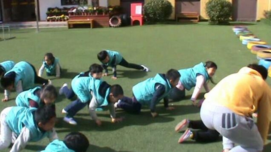 消防车开进幼儿园 金钥匙幼儿园消防日特别活