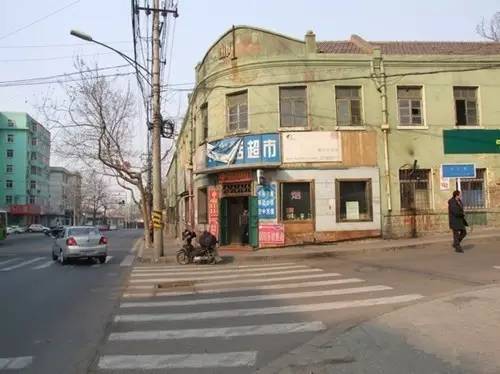 我想在小学学校旁边开一个小店,但是我还没有