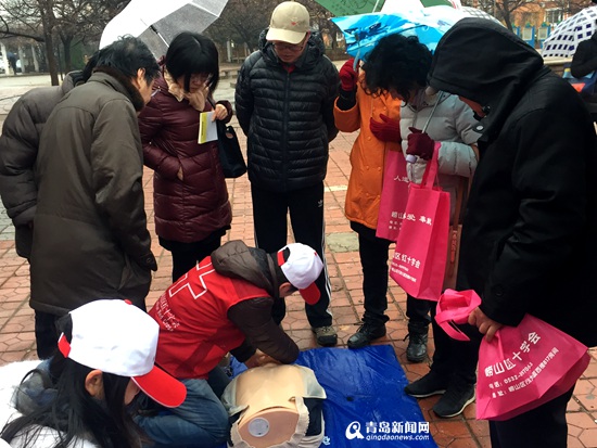 崂山元月份机关文明单位志愿服务走进北村小区