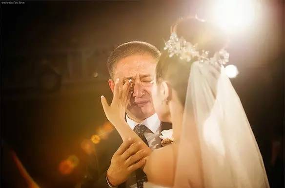 一位老爸在女儿婚礼上的致词,火遍了青岛人的