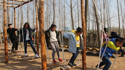 红石崖600亩无公害草莓等您来还有垂钓游乐园 红石崖600亩无公害草莓等您来还有垂钓游乐园