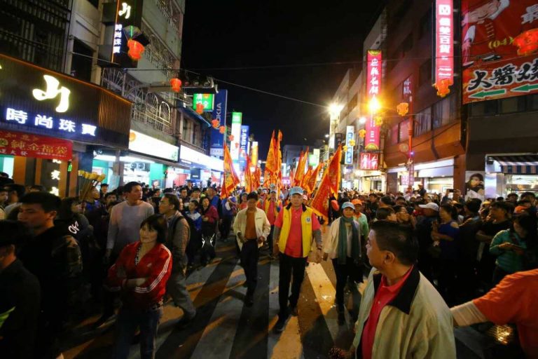 大甲妈祖绕台湾镇澜宫展开 青岛会长赵起良率队参与 大甲妈祖绕台湾镇澜宫展开 青岛会长赵起良率队参与