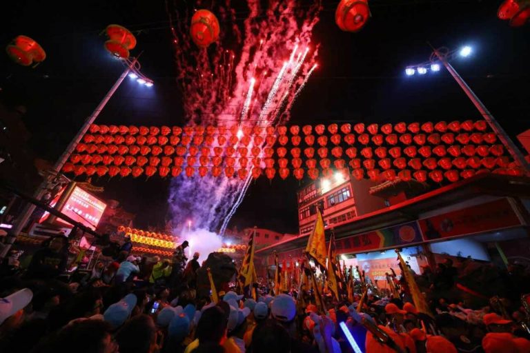 大甲妈祖绕台湾镇澜宫展开 青岛会长赵起良率队参与 大甲妈祖绕台湾镇澜宫展开 青岛会长赵起良率队参与