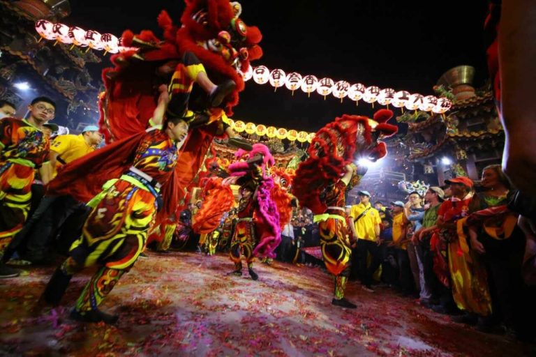 大甲妈祖绕台湾镇澜宫展开 青岛会长赵起良率队参与 大甲妈祖绕台湾镇澜宫展开 青岛会长赵起良率队参与