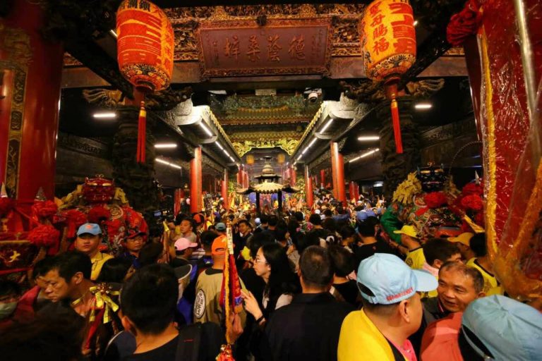 大甲妈祖绕台湾镇澜宫展开 青岛会长赵起良率队参与 大甲妈祖绕台湾镇澜宫展开 青岛会长赵起良率队参与