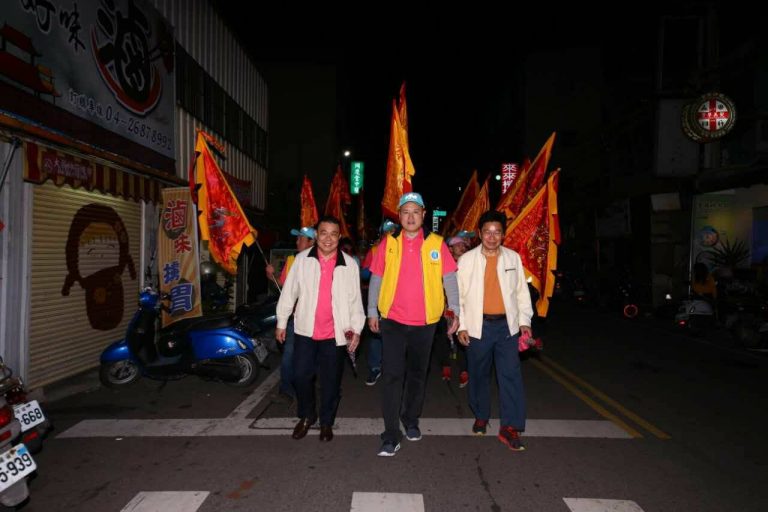 大甲妈祖绕台湾镇澜宫展开 青岛会长赵起良率队参与 大甲妈祖绕台湾镇澜宫展开 青岛会长赵起良率队参与