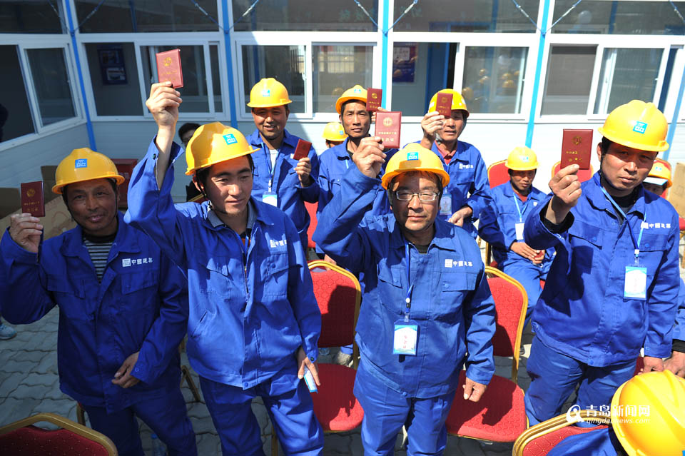 百名农民工加入工会大家庭 坦言有家感觉真好