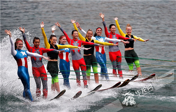 中外运动员合作表演。记者 罗嘉 摄.jpg