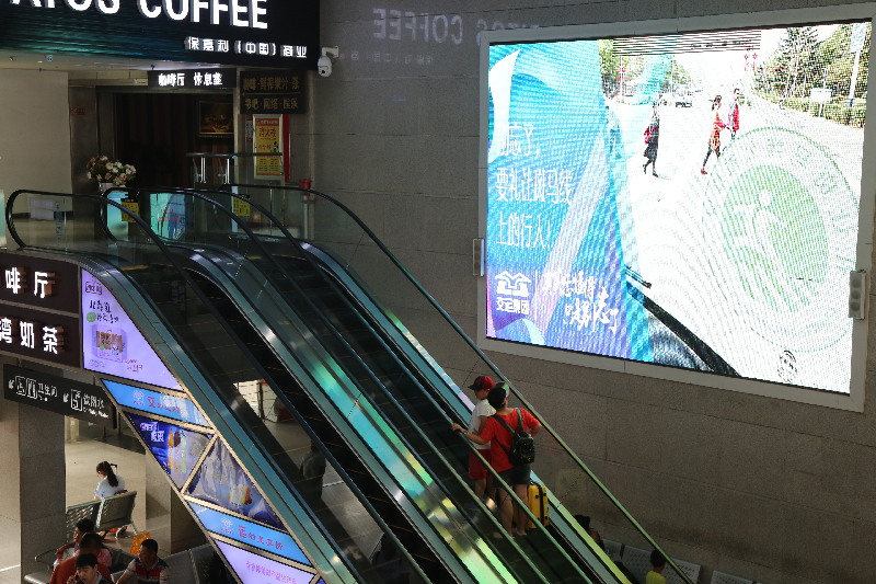 2000辆客车成文明流动车厢 万枚提示语书签送旅客 2000辆客车成文明流动车厢 万枚提示语书签送旅客